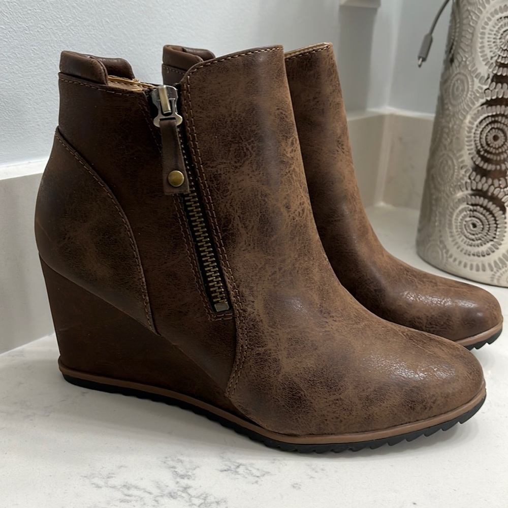 SOUL Naturalizer bootie. Distressed medium brown faux leather. Never worn